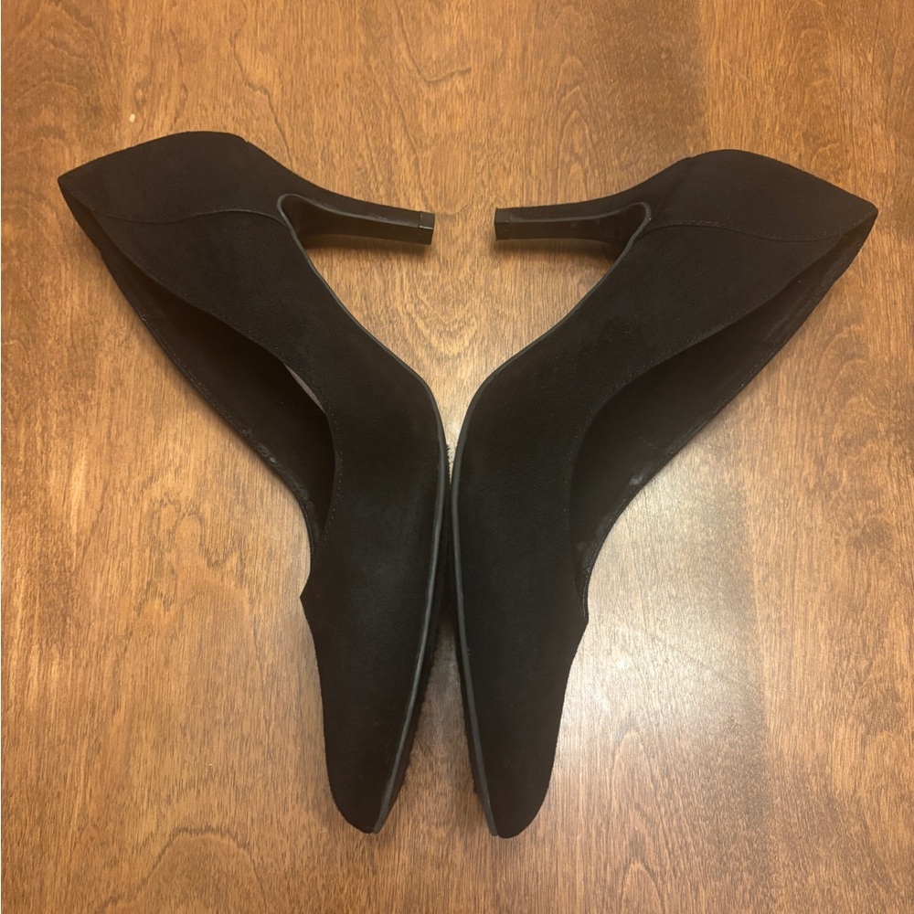 Gloria Vanderbilt Pumps - Picture 5 of 7
